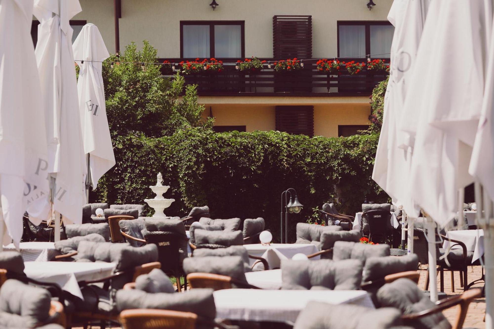 C&c Karo Hotel