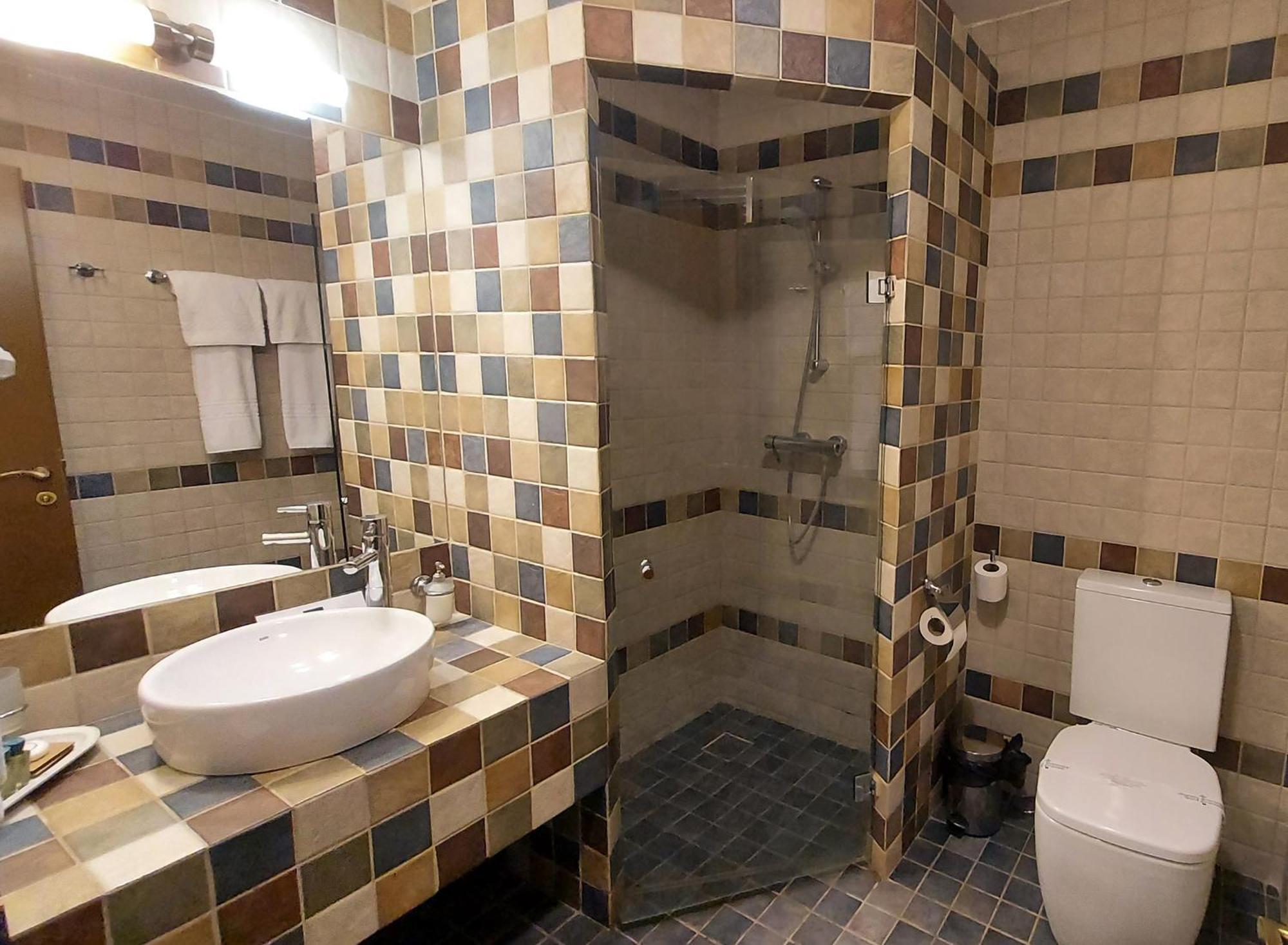 C&c Karo Hotel