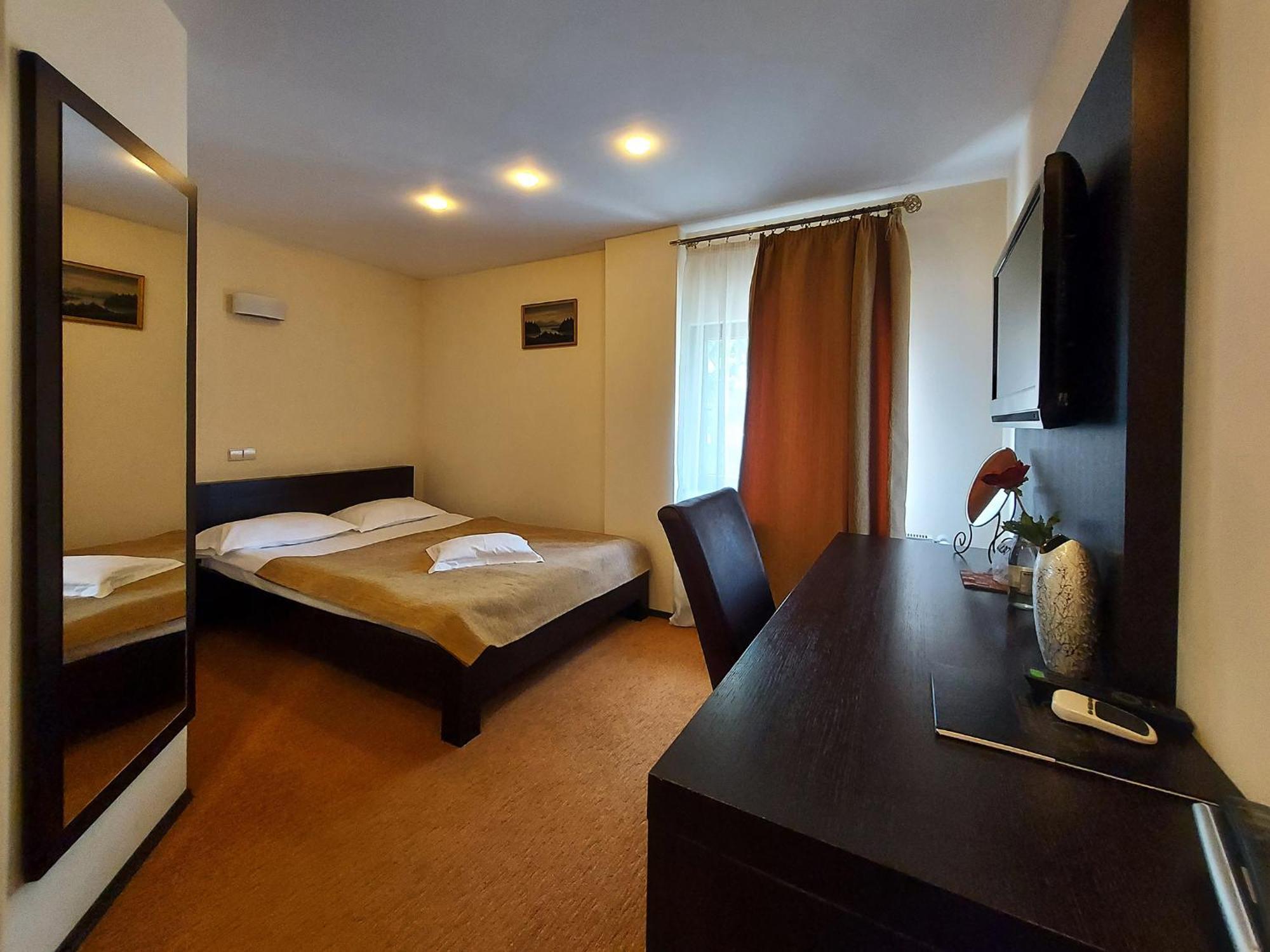 C&c Karo Hotel